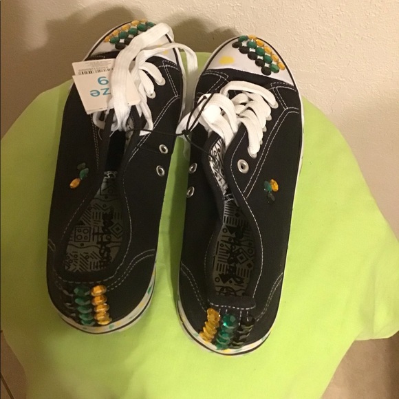 Black Size 9 Convas Sneaker Rhinestone Designs - Picture 4 of 5